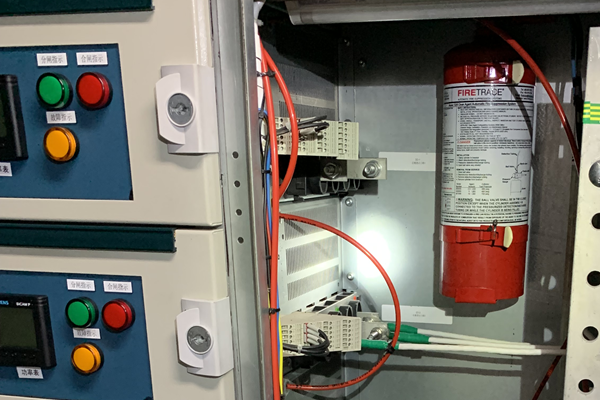 如何在没有灭火器的情况下扑灭电气火灾