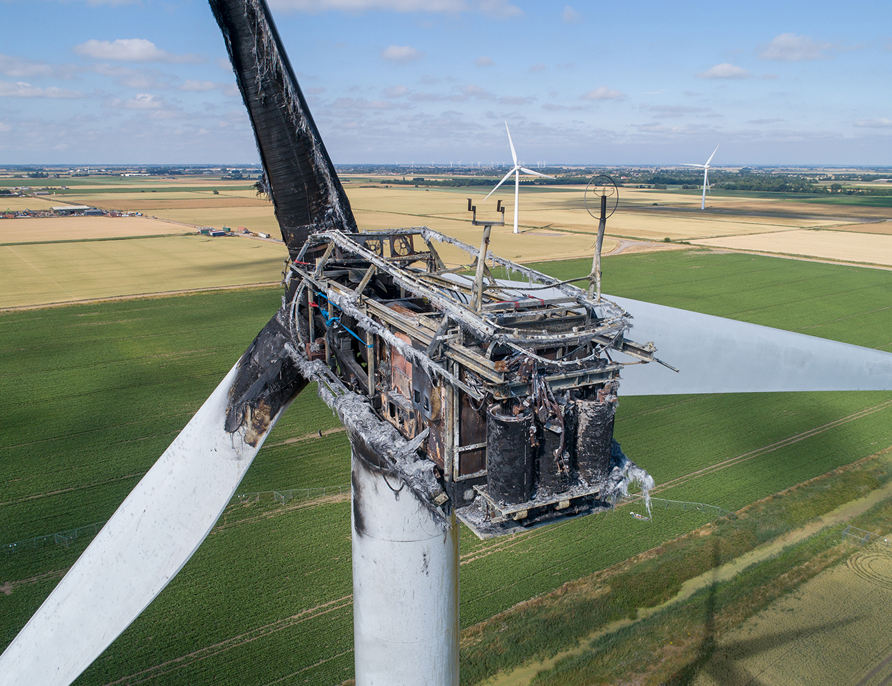 秒级灭火 · 全球认证 · 守护新能源